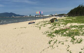 Vietnam, Da Nang Bay beach