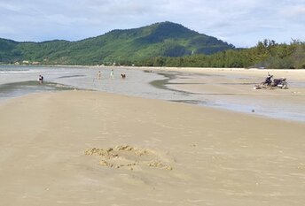 Vietnam, Da Nang, Chan May beach