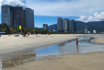 Vietnam, Da Nang, Man Thai beach