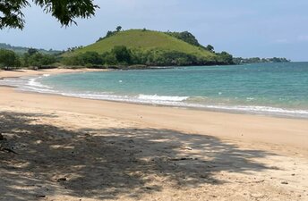 Сан-Томе, Пляж Прайя-дос-Тамариндос