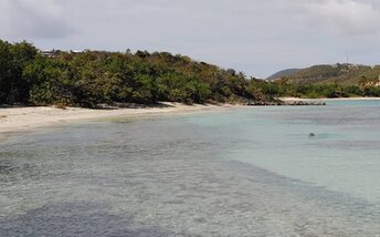 USVI, St. Thomas, Muller Bay beach, view from water