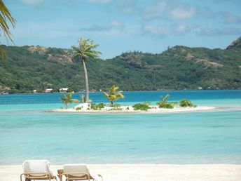 Bora Bora island, Four Seasons hotel, view from beach to small island