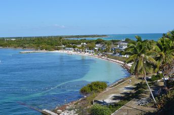 USA, Florida Keys, Bahia Honda Key beach, view from old bridge