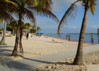 USA, Florida Keys, Key West, Higgs beach, path