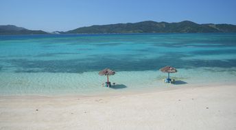 Honduras, Graham's Cay beach, tiki huts