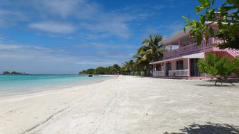 Honduras, Guanaja, Graham's Cay beach