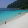 Malaysia, Perhentian Islands, Blue Lagoon beach, walking