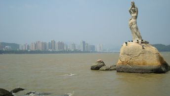 Китай, Пляж Чжухай, статуя рыбачки