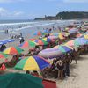 Ecuador, Montanita beach, crowd