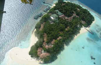 Maldives, Embudu Village beach