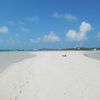 Багамы, острова Абако, пляж Таити бич (Элбоу Кэй), белый песок