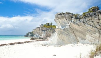 Багамы, остров Элеутера, пляж Lighthouse, скалы