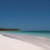 Багамы, остров Элеутера, пляж Уайтлэнд, белый песок