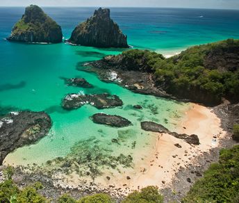 Brazil, Fernando de Noronha islands, Porcos beach, view from the top