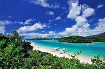 Japan, Ishigaki island, Kabira Bay beach, boats