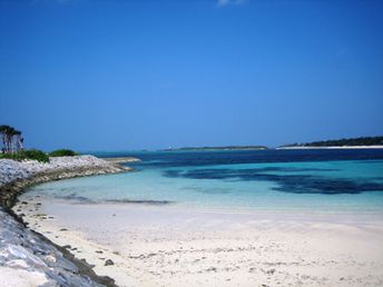 Япония, Окинава, пляж Эмералд, белый песок