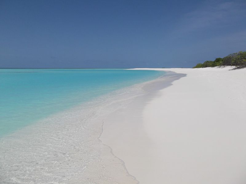 Maldives, Baa Atoll, Fulhadhoo beach, white sand