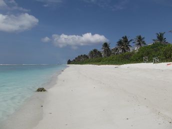 Мальдивы, Атолл Северный Мале, Пляж Хулхумале