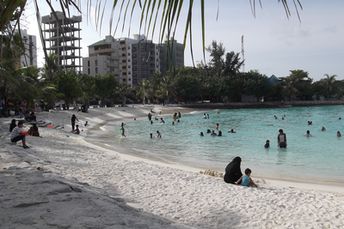 Maldives, North Male Atoll, Male beach, central part