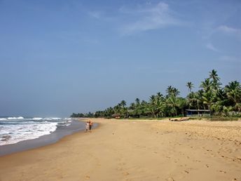 Sri Lanka, Hikkaduwa beach, wet sand