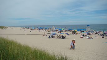 USA, Long Island, Coopers beach, parasols