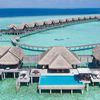 Anantara Kihavah beach, overwater villas