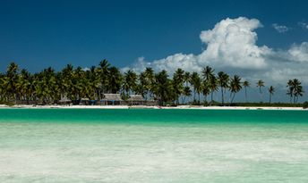 Kiribati, Kiritimati (Christmas Island), Bathing Lagoon beach, resort