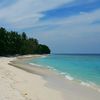 Maldives, Dharavandhoo beach, water edge