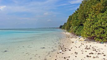 Maldives, Himmafushi beach
