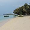 Maldives, Kendhoo beach, wet sand