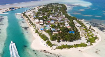 Maldives, North Male Atoll, Dhiffushi beach