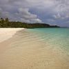 Новая Каледония, Острова Лоялти, Пляж Peng, прозрачная вода