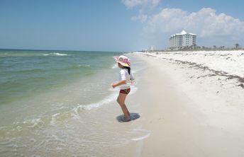 USA, Florida, Santa Rosa, Pensacola beach, wet sand