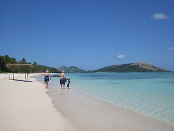 Фиджи, острова Ясава, остров Nacula, пляж в заливе Nalova Bay