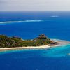 Фиджи, острова Ясава, остров Нануйя Балаву, вид сверху