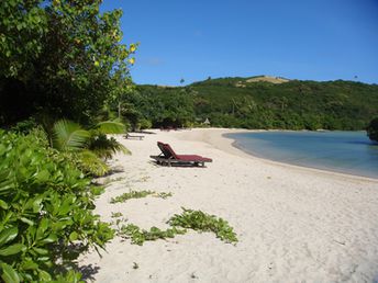 Фиджи, острова Ясава, остров Якета, пляж отеля Navutu Stars Resort, песок